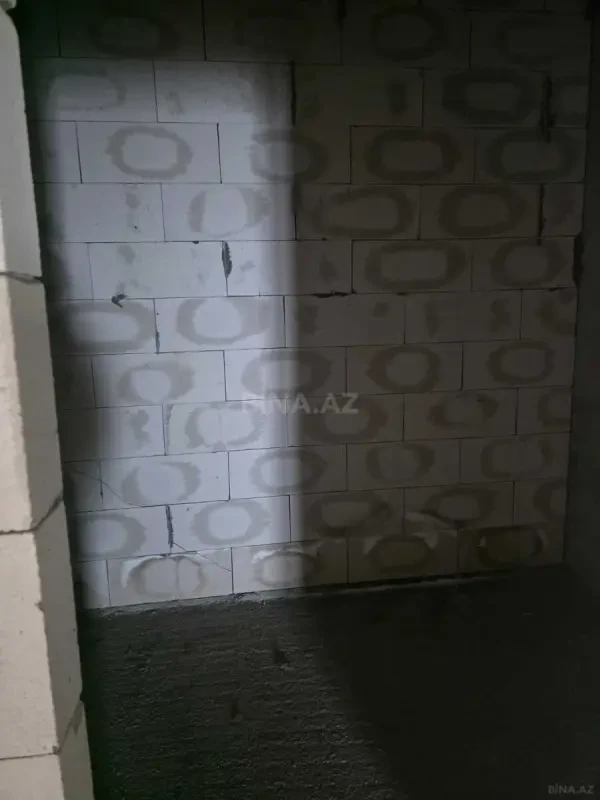 Satılır 4 otaqlı mənzil 194 m²