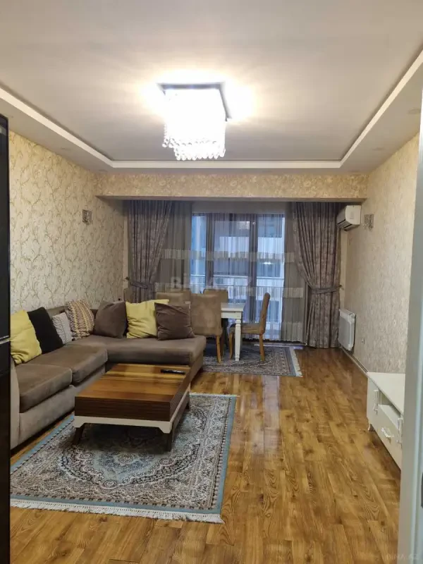 Kirayə verilir 2 otaqlı mənzil 80 m²