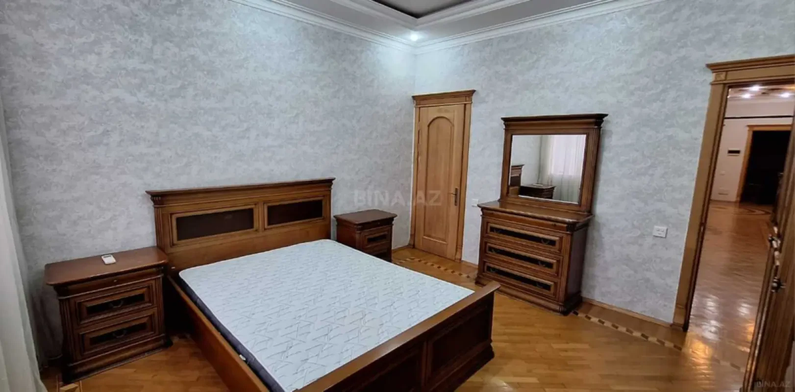 Satılır 4 otaqlı mənzil 150 m²
