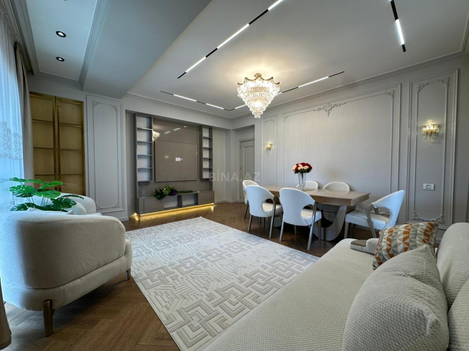 Satılır 3 otaqlı mənzil 128 m²