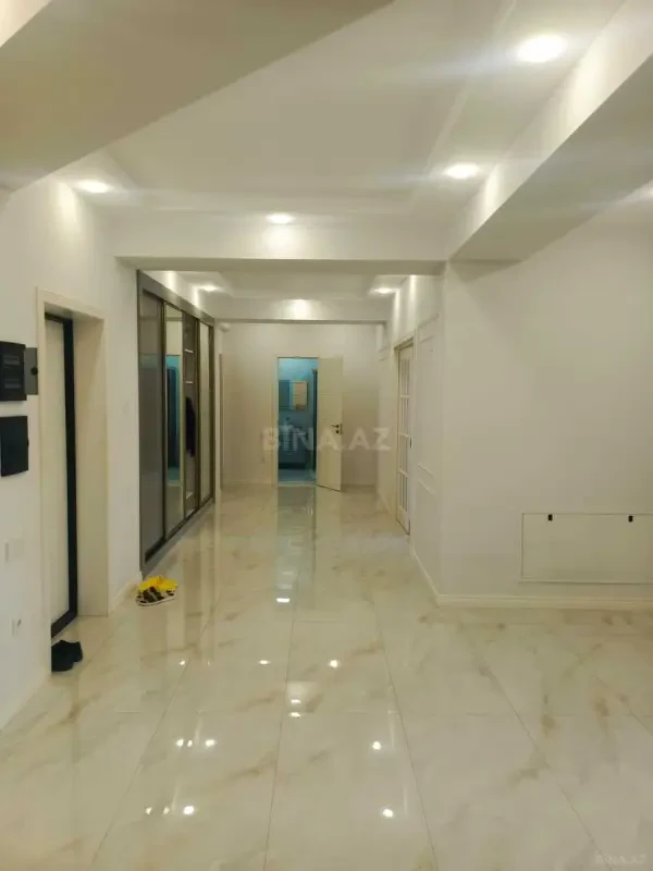 Kirayə verilir 4 otaqlı mənzil 215 m²