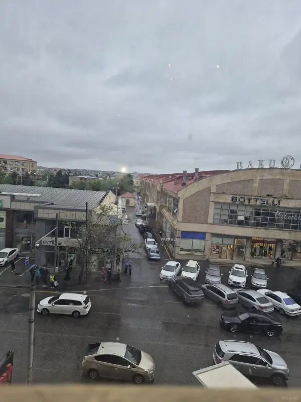 Kirayə verilir 2 otaqlı mənzil 96 m²