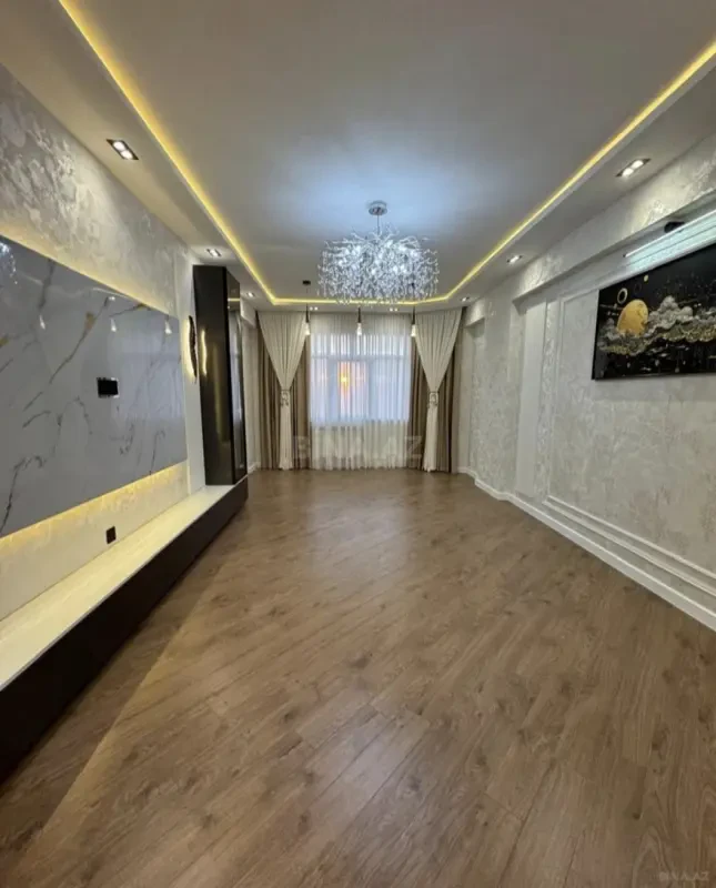 Satılır 3 otaqlı mənzil 135 m²