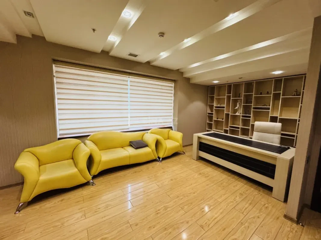 Kirayə verilir 2 otaqlı ofis 80 m²