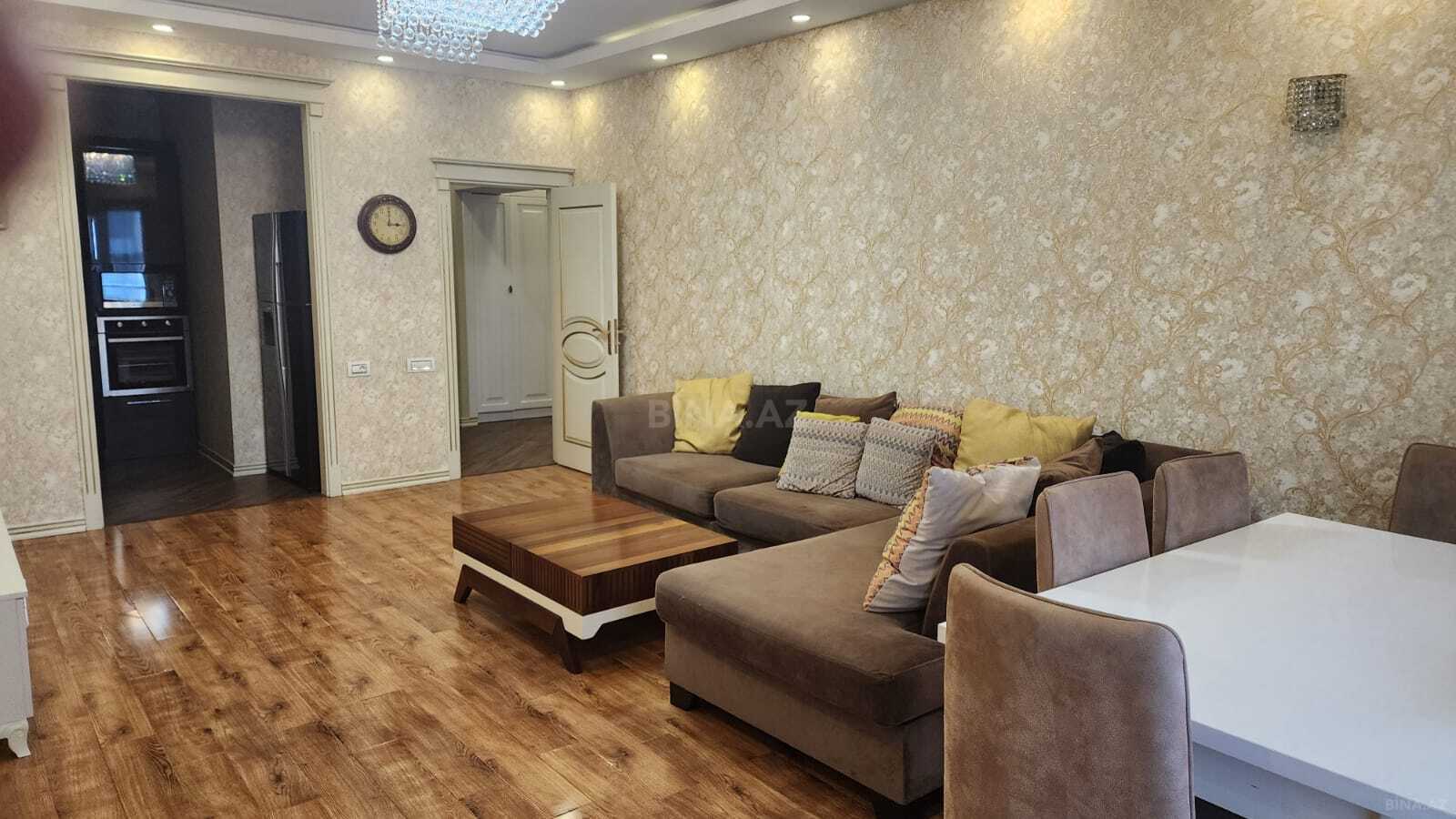 Kirayə verilir 2 otaqlı mənzil 78 m²