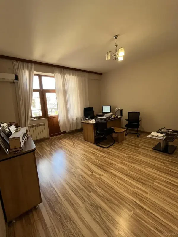 Kirayə verilir 3 otaqlı ofis 110 m²