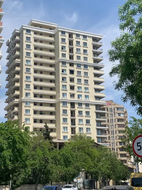 Satılır 3 otaqlı mənzil 143 m²