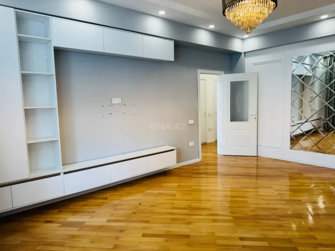 Satılır 3 otaqlı mənzil 113 m²