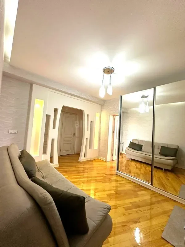 Kirayə verilir 2 otaqlı mənzil 70 m²