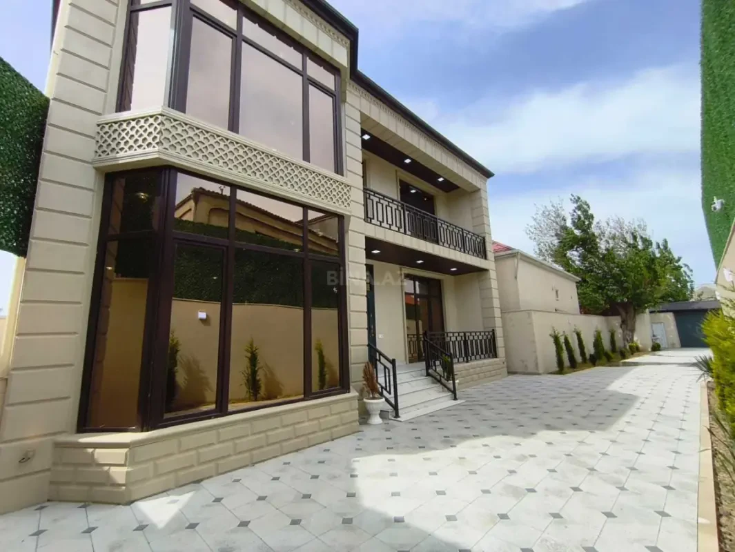 Satılır 5 otaqlı həyət evi 240 m²