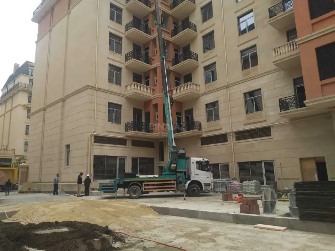 Satılır 4 otaqlı mənzil 144 m²