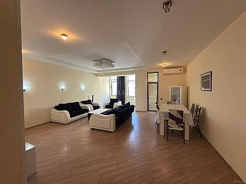 Satılır 4 otaqlı mənzil 212 m² — Bakı, Nizami 4 otaq 212.00 m²