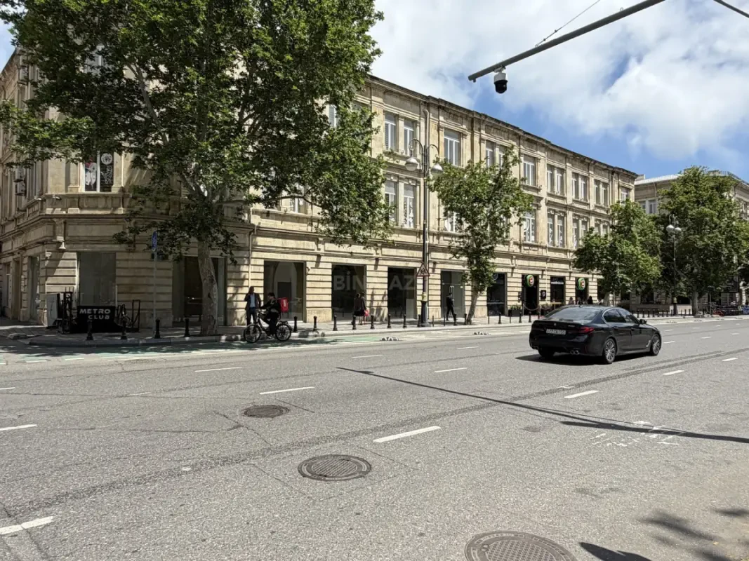 Kirayə verilir obyekt 375 m²