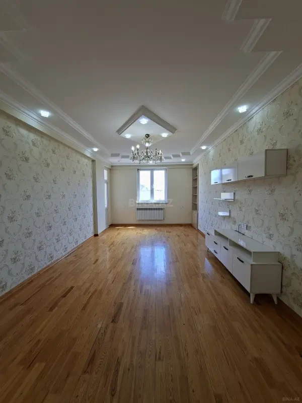 Kirayə verilir 4 otaqlı mənzil 145 m²