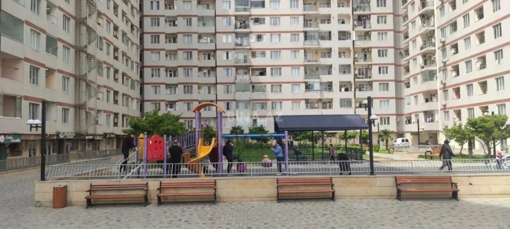 Satılır 3 otaqlı mənzil 125 m²