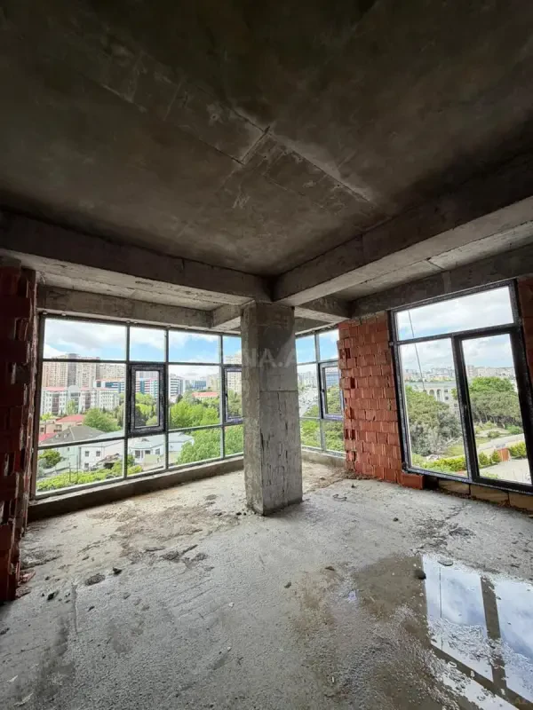 Satılır 2 otaqlı mənzil 104 m²