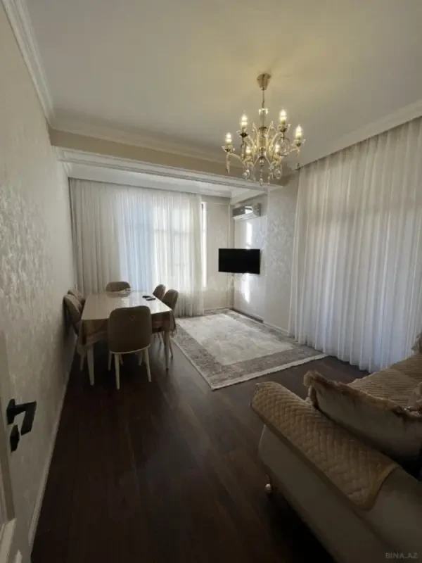 Kirayə verilir 2 otaqlı mənzil 90 m²