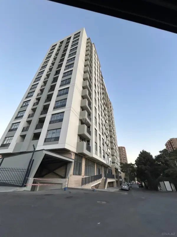 Satılır 4 otaqlı mənzil 181 m²