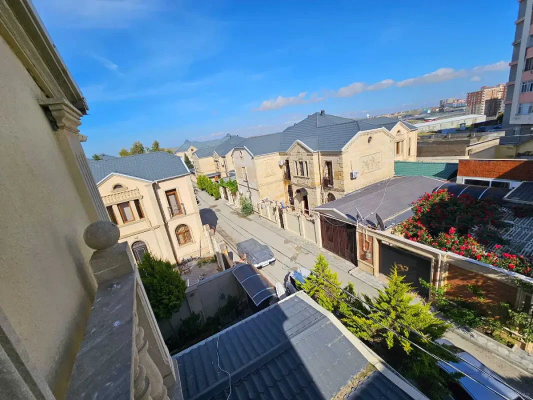 Satılır 6 otaqlı həyət evi 240 m²