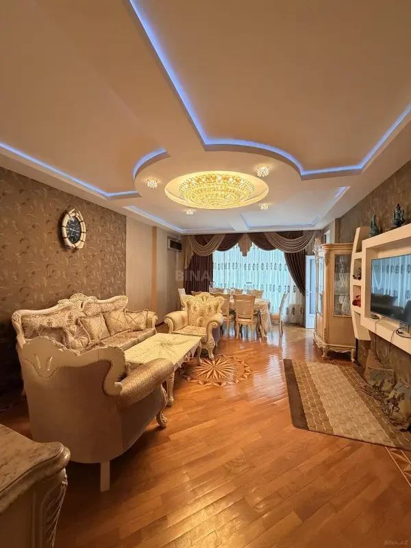 Satılır 4 otaqlı mənzil 165 m²