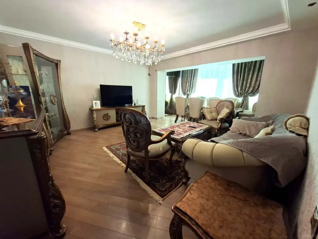 Satılır 4 otaqlı mənzil 110 m²