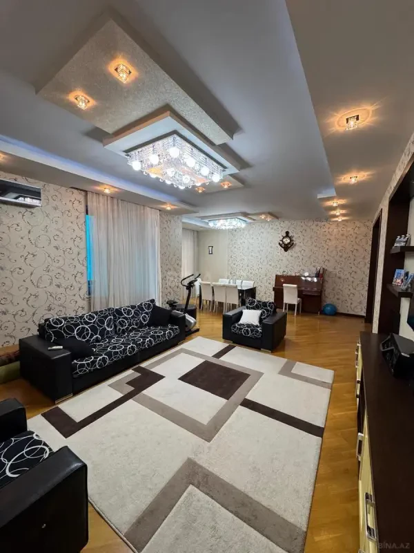 Satılır 4 otaqlı mənzil 215 m²