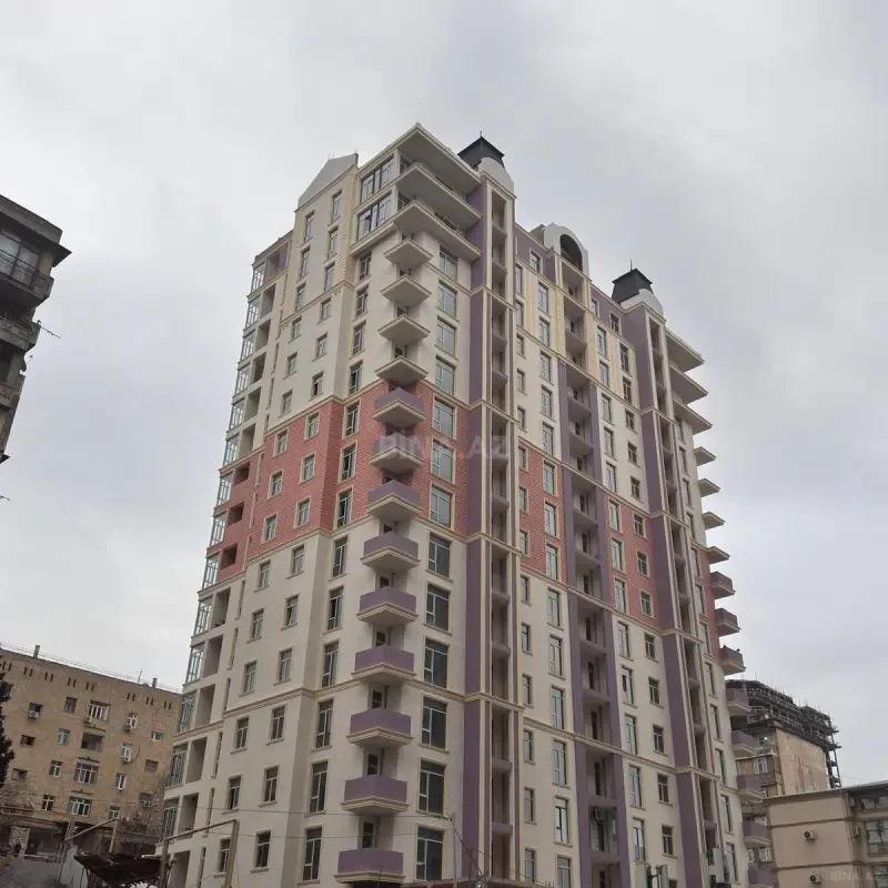 Satılır 3 otaqlı mənzil 129 m²