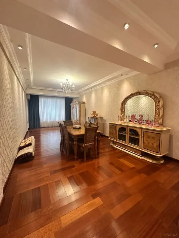 Satılır 3 otaqlı mənzil 160 m²