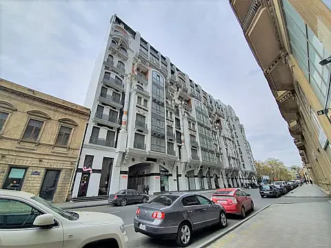Kirayə verilir 4 otaqlı mənzil 220 m² — Bakı, Sahil qəs. 4 otaq 220.00 m²