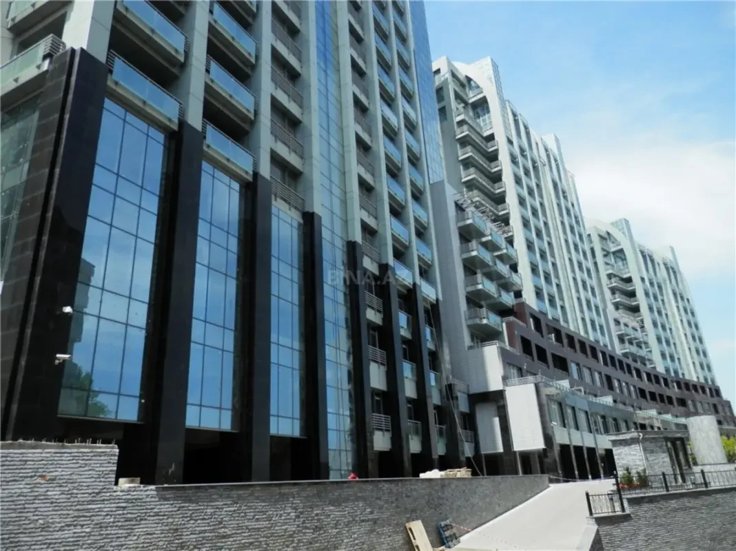 Kirayə verilir 4 otaqlı mənzil 250 m²