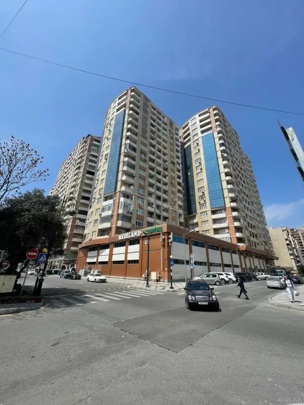 Satılır 3 otaqlı mənzil 126 m²