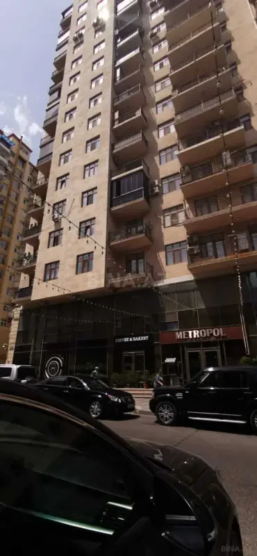 Satılır 4 otaqlı mənzil 170 m²