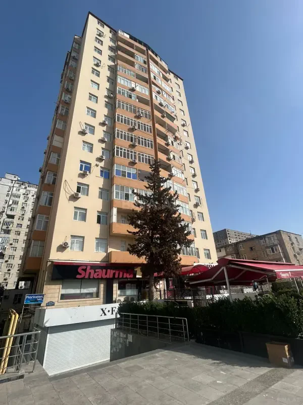 Satılır 4 otaqlı mənzil 160 m²