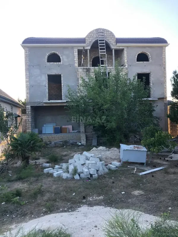 Satılır 6 otaqlı həyət evi 570 m²