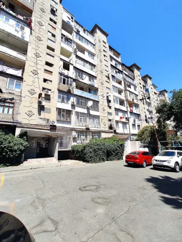 Satılır 4 otaqlı mənzil 115 m²