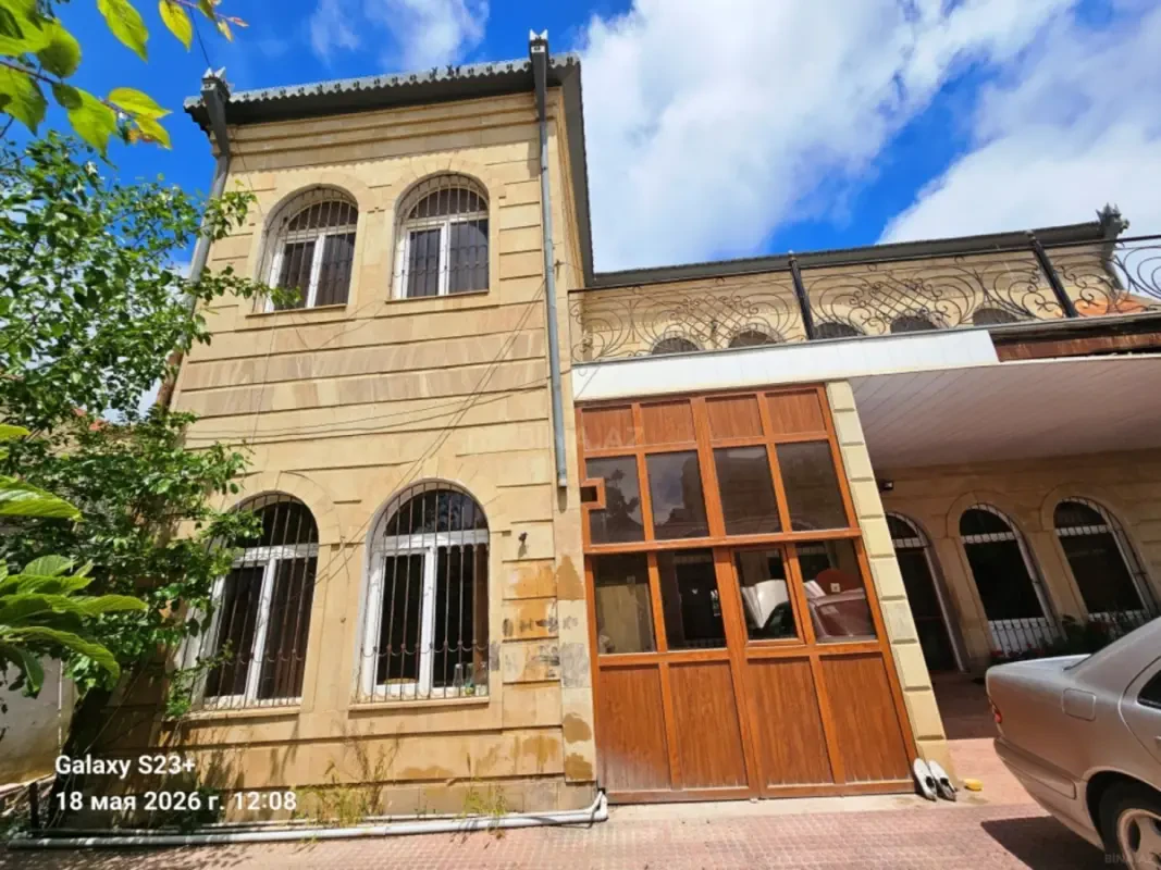 Satılır 7 otaqlı həyət evi 350 m²