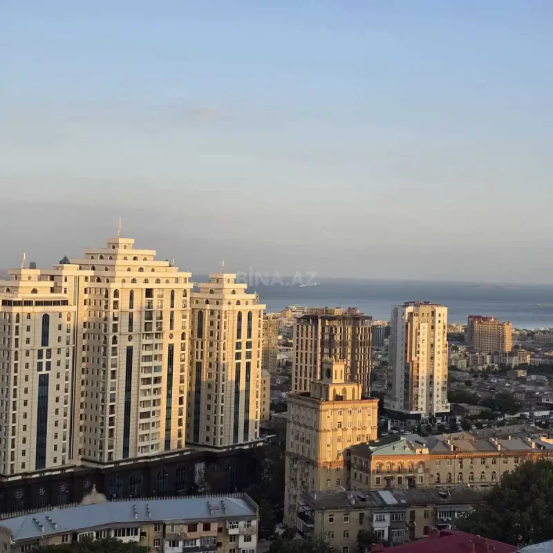 Satılır 3 otaqlı mənzil 107 m²