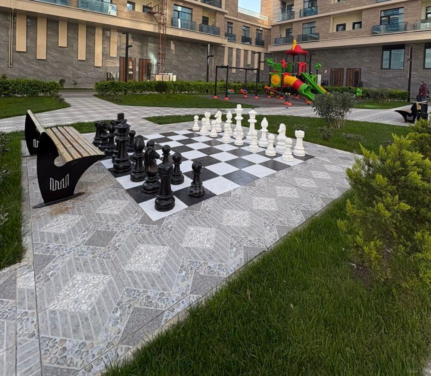 Satılır 4 otaqlı mənzil 190 m²