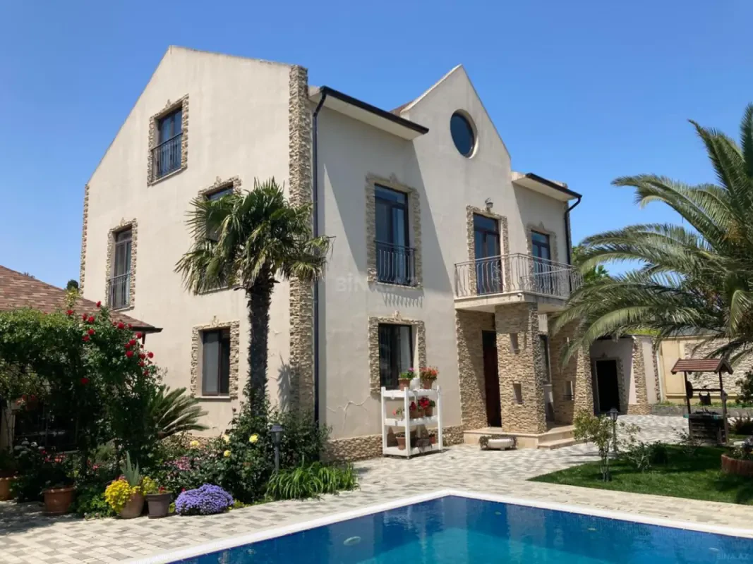 Satılır 6 otaqlı həyət evi 330 m²