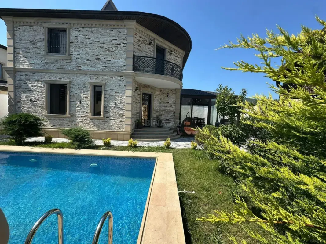 Kirayə verilir 4 otaqlı həyət evi 250 m²
