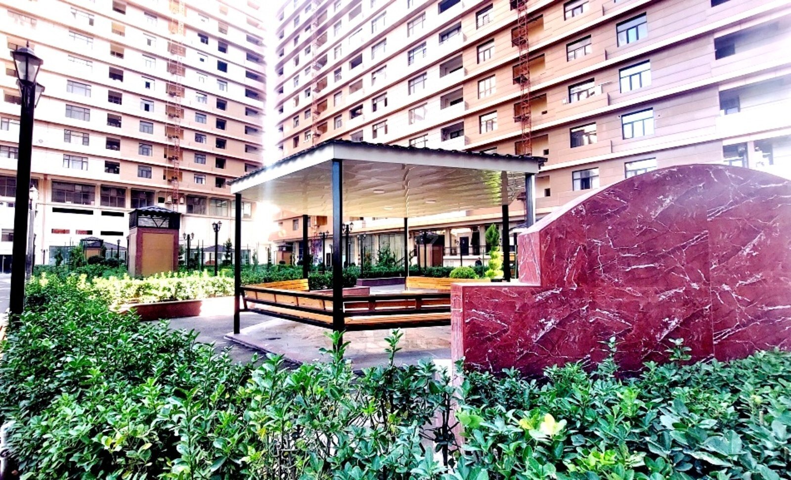 Satılır 4 otaqlı mənzil 340 m²