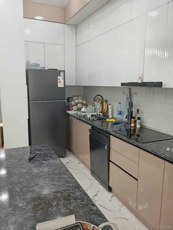 Kirayə verilir 4 otaqlı mənzil 160 m²