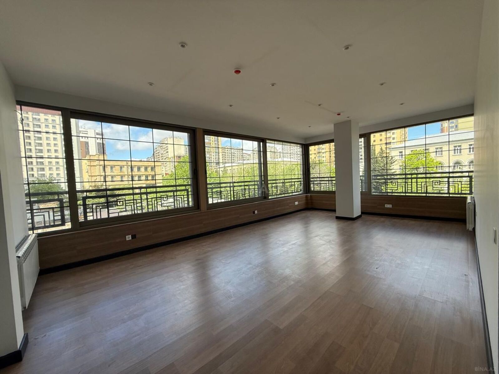 Kirayə verilir 3 otaqlı ofis 80 m²