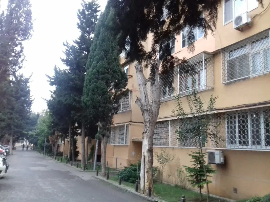 Satılır 5 otaqlı mənzil 115 m²