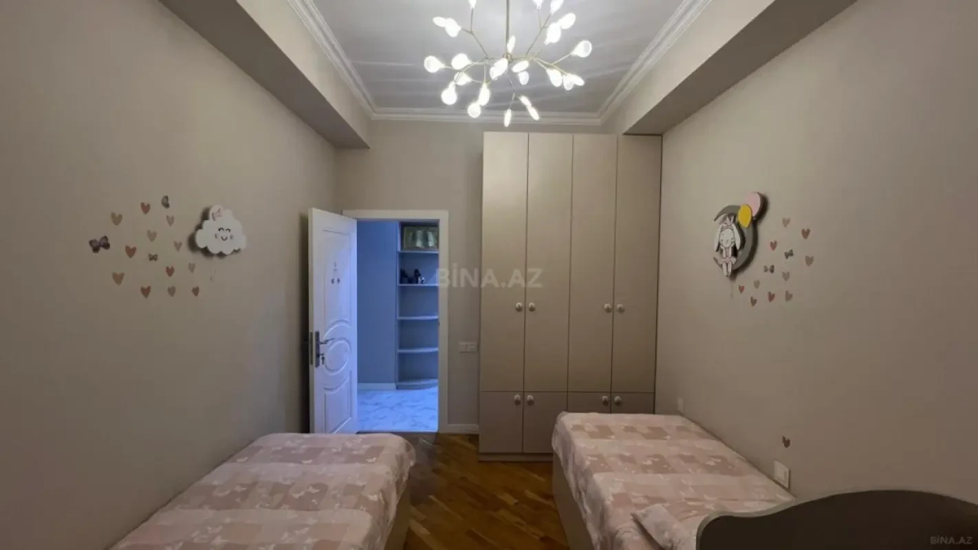 Satılır 4 otaqlı mənzil 115 m²