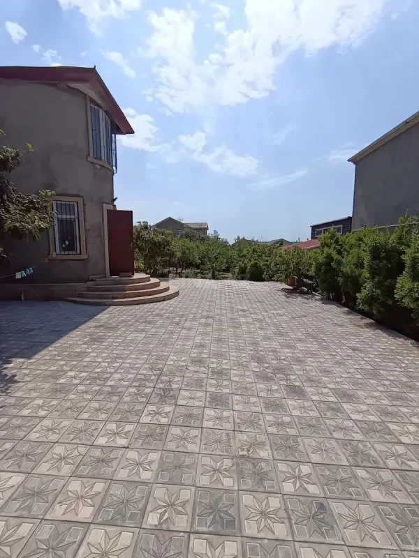 Satılır 4 otaqlı həyət evi 240 m²