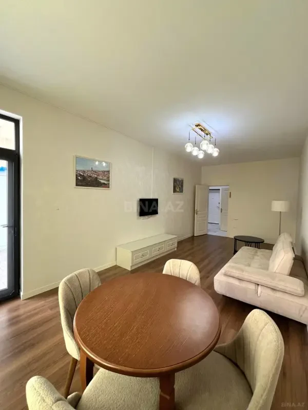 Kirayə verilir 2 otaqlı mənzil 70 m²