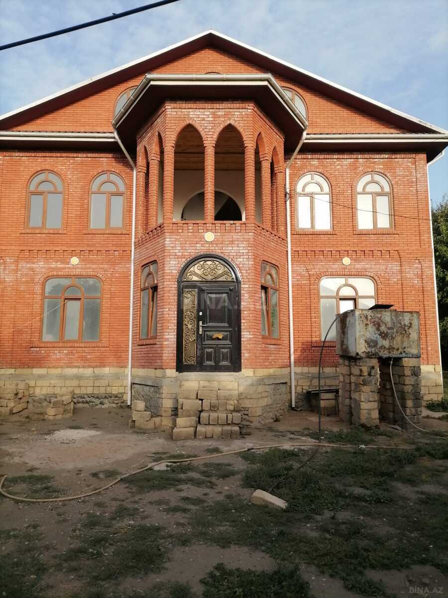 Satılır 6 otaqlı həyət evi 300 m²