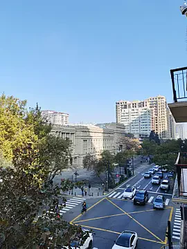 Kirayə verilir 3 otaqlı mənzil 120 m² — Bakı 3 otaq 120.00 m²