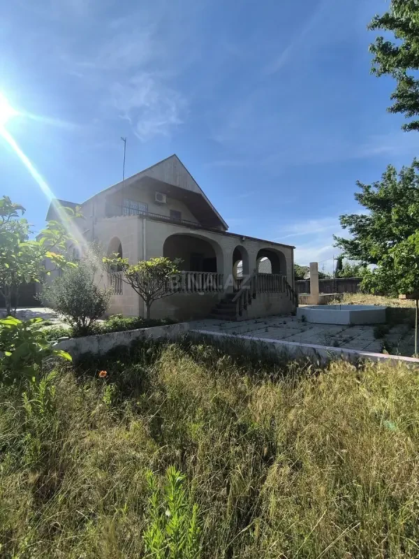 Satılır 5 otaqlı həyət evi 200 m²